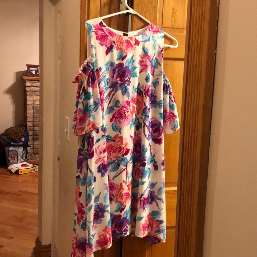 🛒Preloved Spring cold shoulder mid length dress